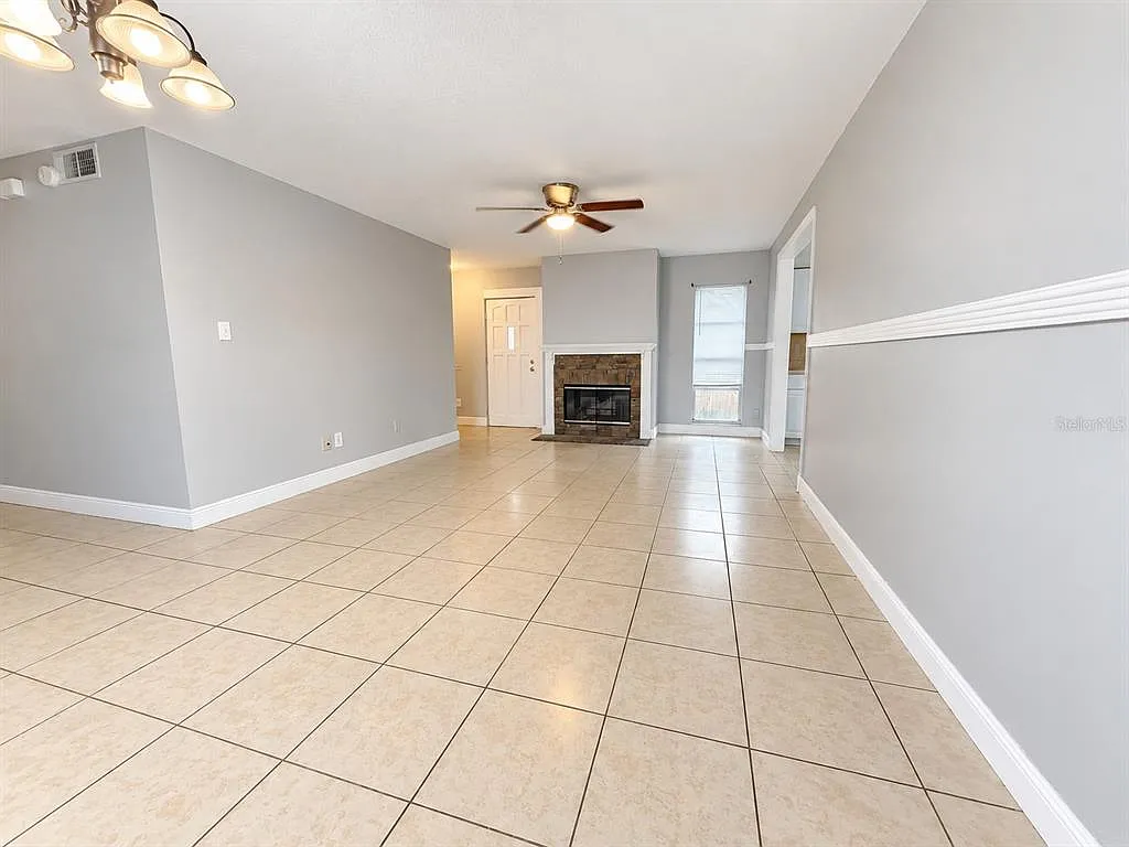 5 bed, 2.0 bath, 1568 sqft, $2,495 — Photo 2