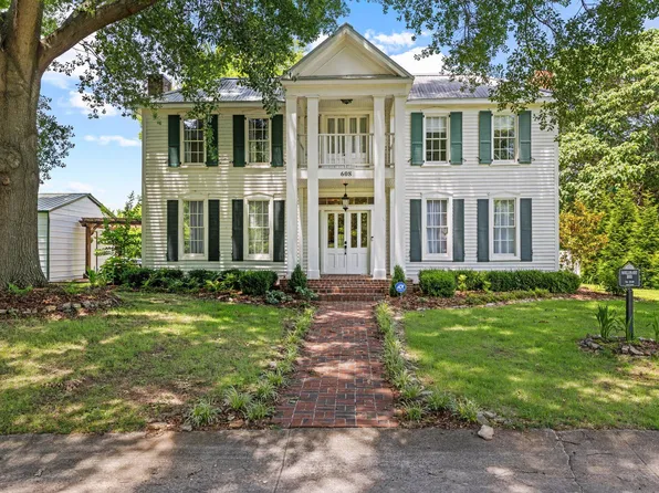 608 W 4th St, Tuscumbia, AL 35674