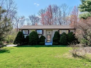 3 Bluebell Ln, Simsbury, CT 06070