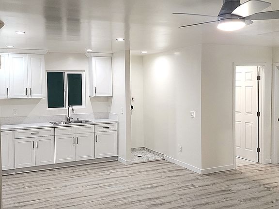 5th image of 2574 Southern Ave #F