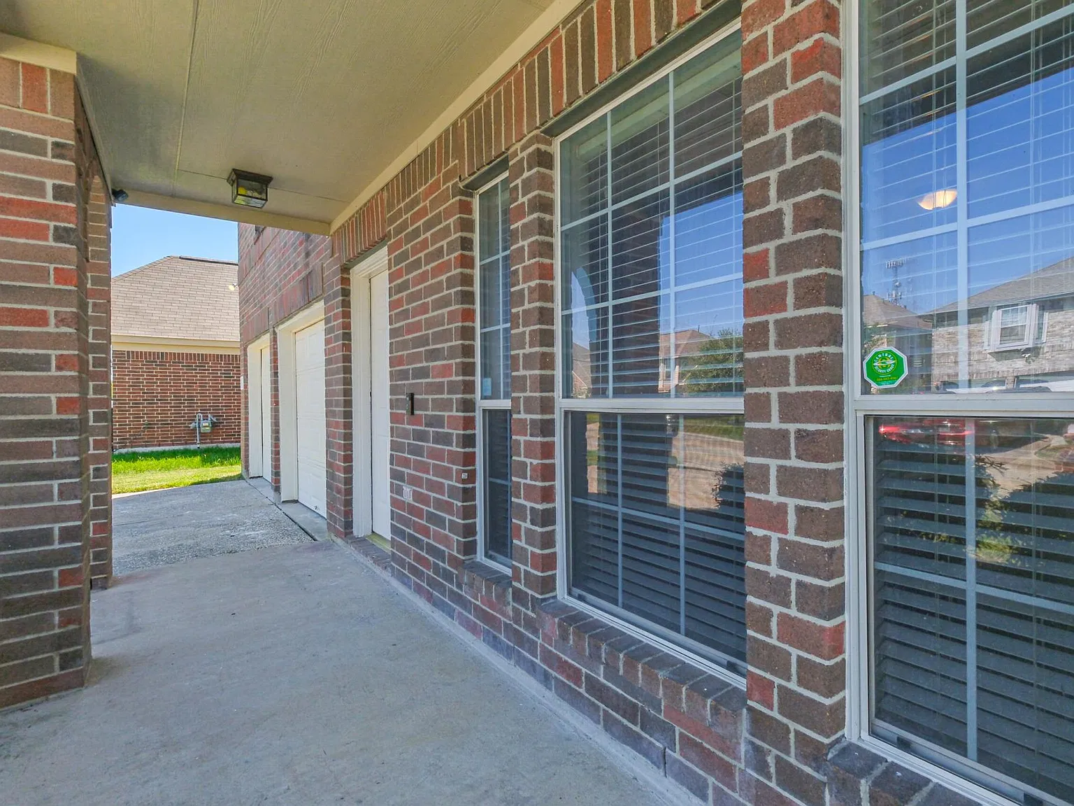 3 bed, 2.5 bath, 2155 sqft, $1,985 — Photo 4