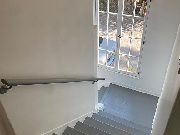 3rd image of 2467 1/2 Cheremoya Ave