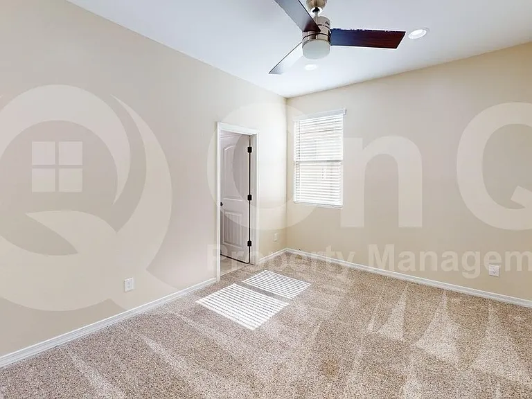 8943 W Marshall Ave — Photo 10