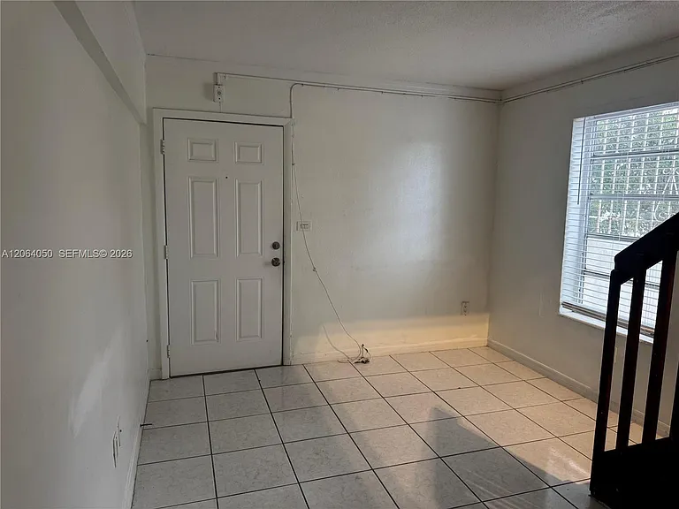 11 SW 32nd Ave #4 — Photo 3