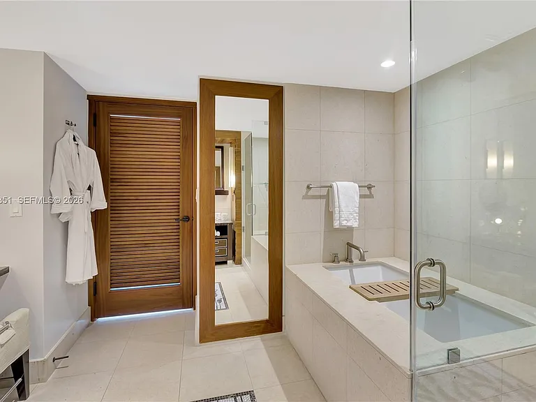 6801 Collins Ave #806 — Photo 5