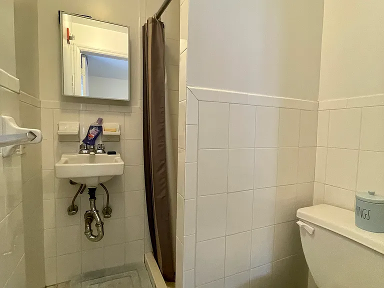 201 W 95th St #305 — Photo 3