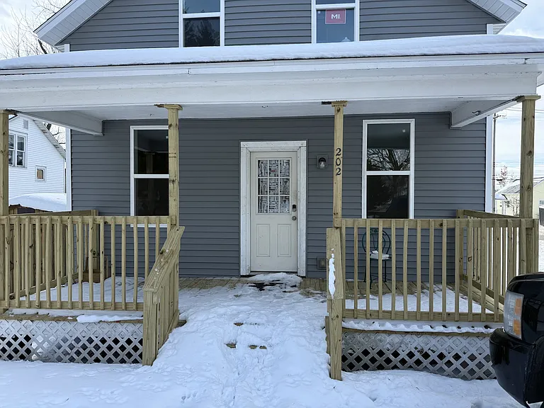 202 E Melendy St — Photo 1