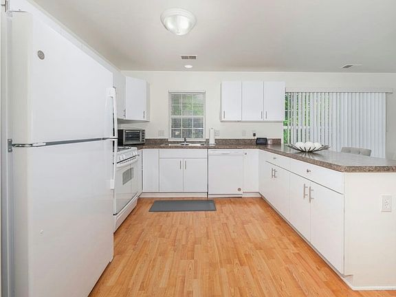 5th image of 140 Holly Pines Ct #140