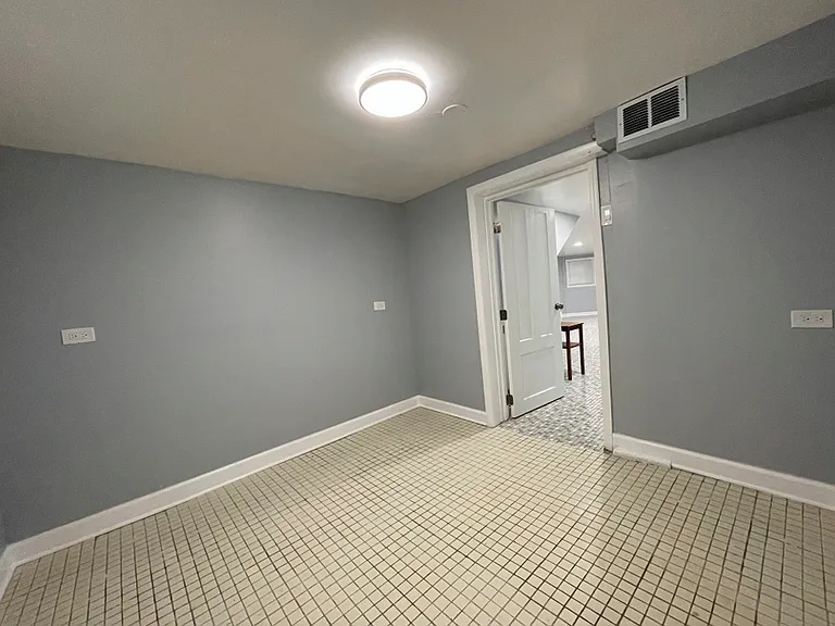 2711 W Leland Ave — Photo 7