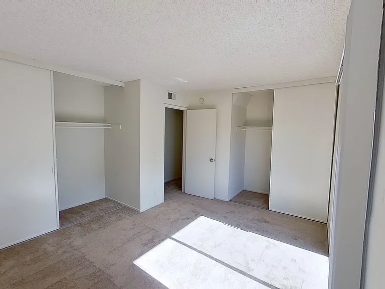 521 N. Tustin Ave — Photo 34