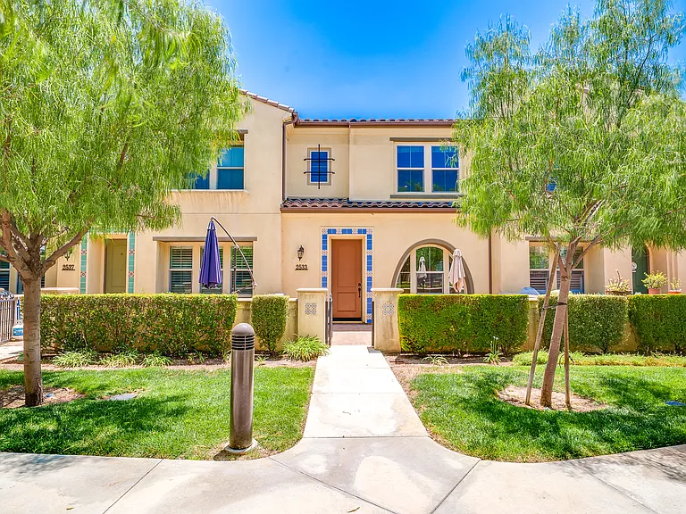 2533 Almeria Ln — Photo 26