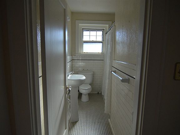 3rd image of 1904 Dorothy Ave