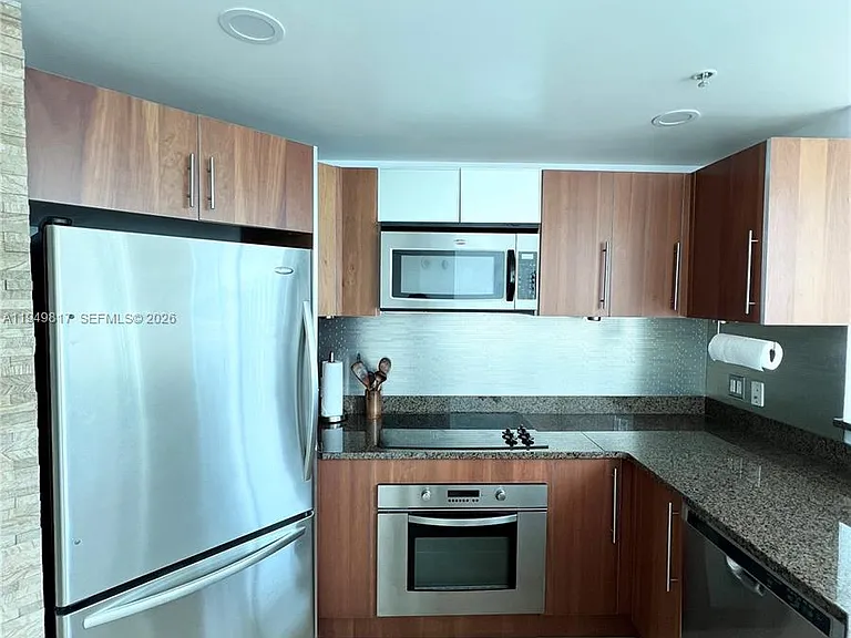 300 S Biscayne Blvd #L-814 — Photo 18