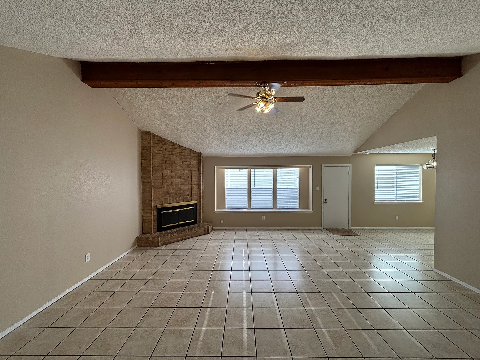 3 bed, 1344 sqft, $1,695 — Photo 3