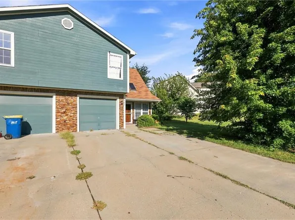 1862 Kingbird Ln, Liberty, MO 64068