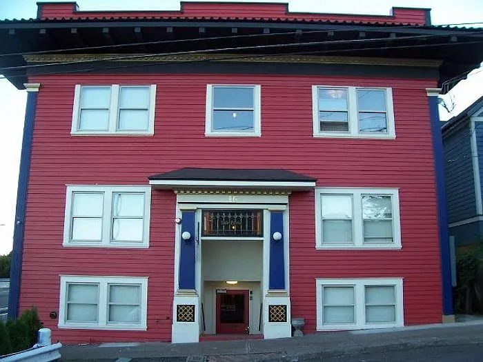 16 SW Porter St #302
