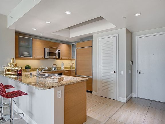 5th image of 222 Karen Ave Unit 1004