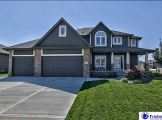 7713 Overview St, Papillion, NE 68046