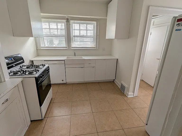 4901 Central Ave — Photo 5