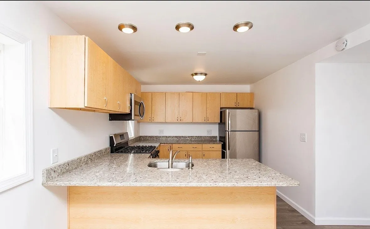 4 bed, 1.5 bath, 1250 sqft, $2,495 — Photo 2