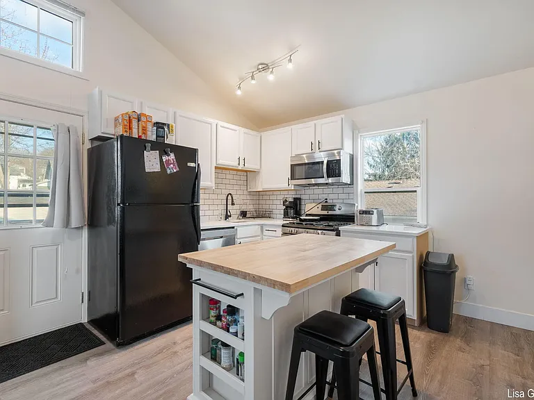 32 S Fremont St NE #32 — Photo 4