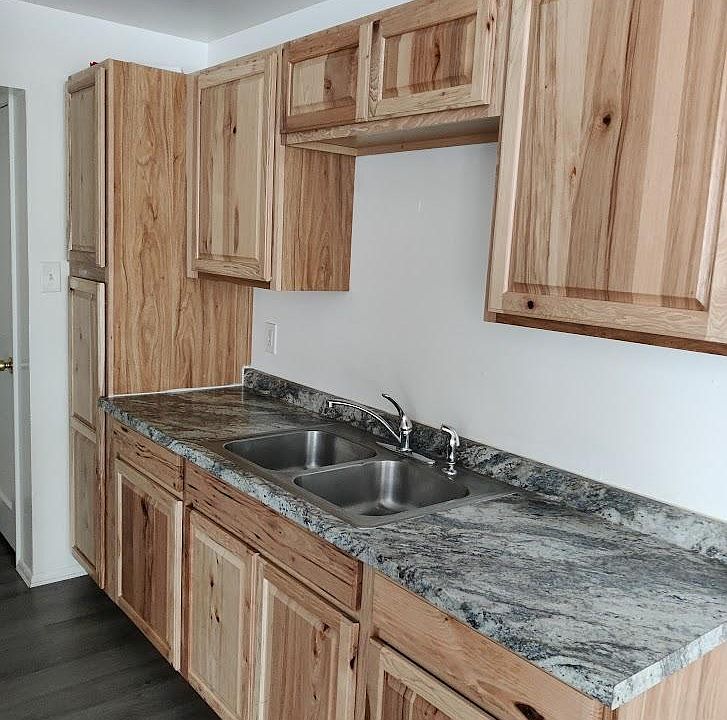 1st image of 592 Holbrook Dr #592