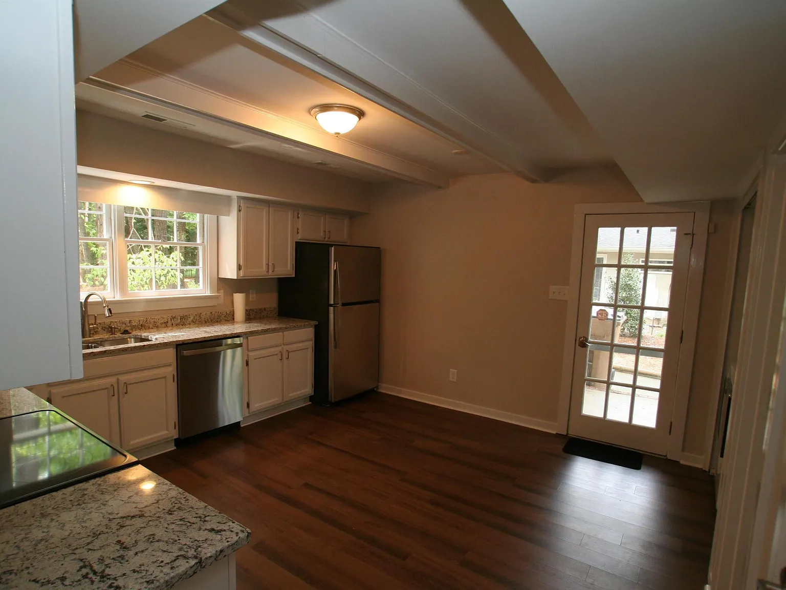 3 bed, 2.5 bath, 1795 sqft, $2,400 — Photo 3