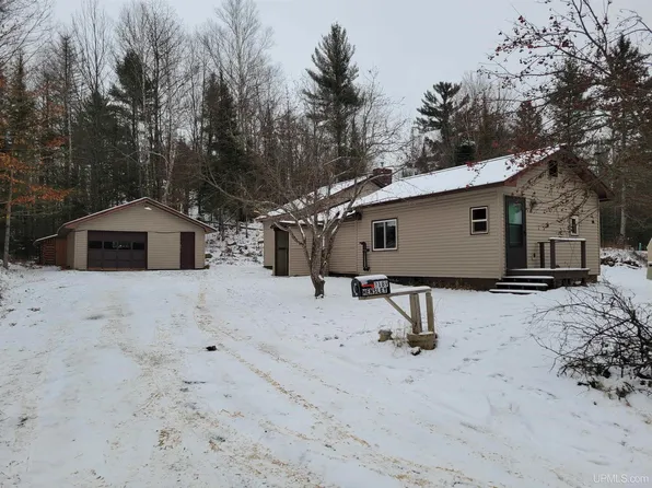 3189 County Road Fg Rd, Champion, MI 49814