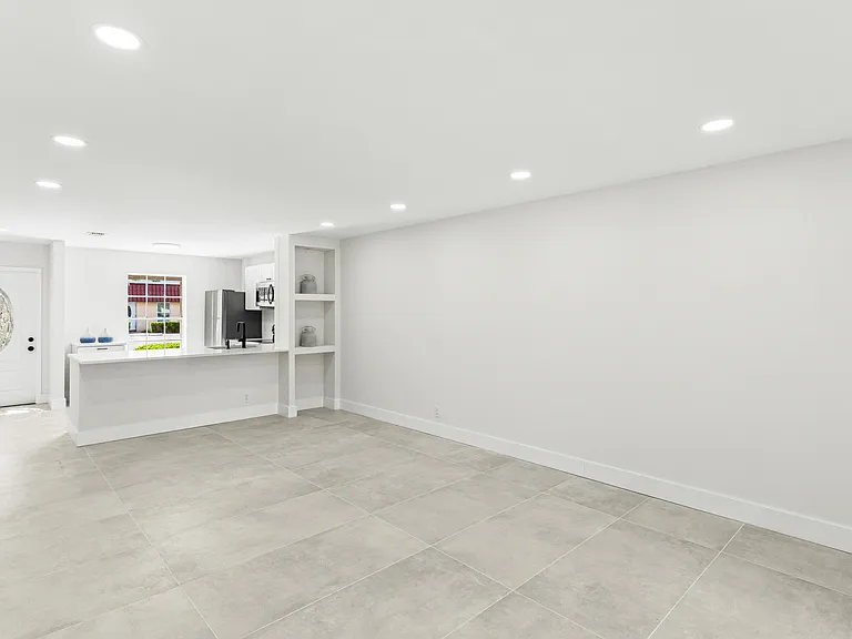 733 Nantucket Cir — Photo 13