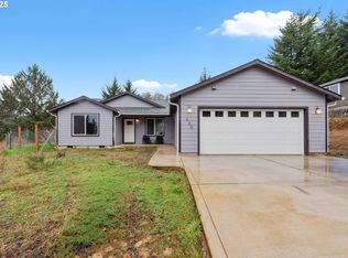 320 Providence Dr, Reedsport, OR 97467