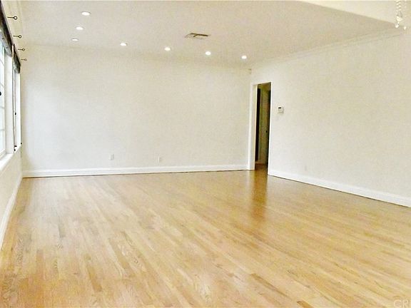 3rd image of 16707 Moorpark St