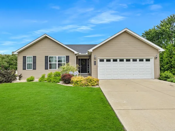 131 Delane Dr, Lexington, IL 61753