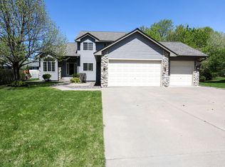 865 101st Ave NE, Blaine, MN 55434