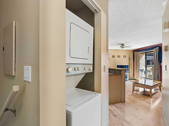 4th image of 712 4th St NE #21