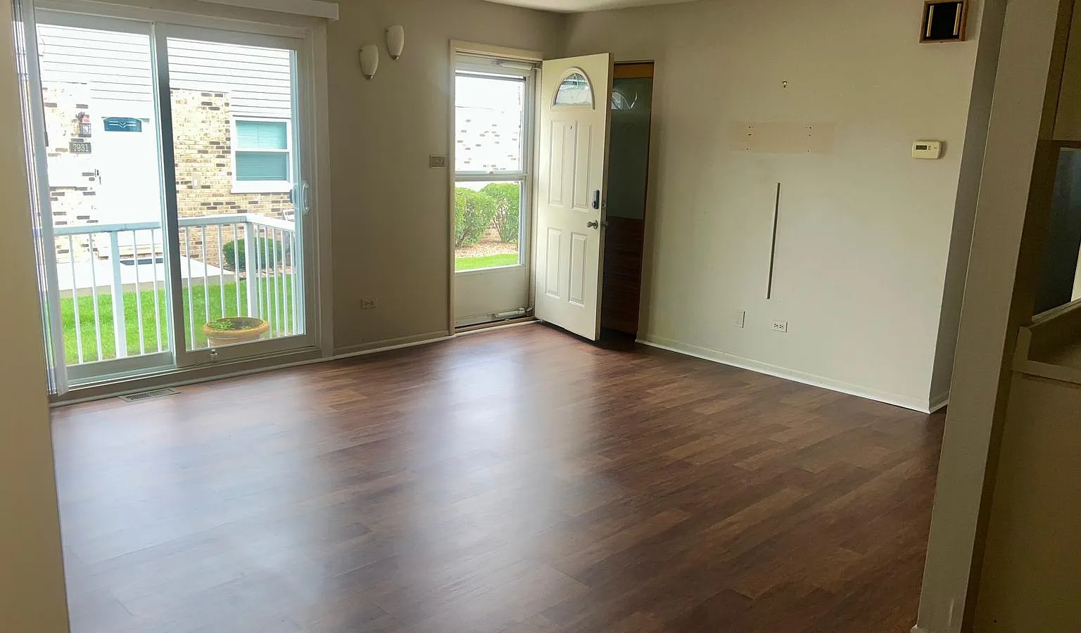 2 bed, 1000 sqft, $2,200 — Photo 3