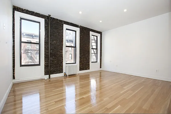 Rented by Weinstein Realty Group | media 25