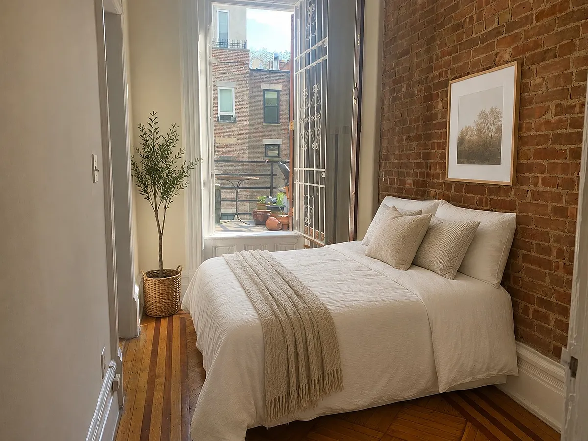 Building Photo - 22 W 95th St #4R