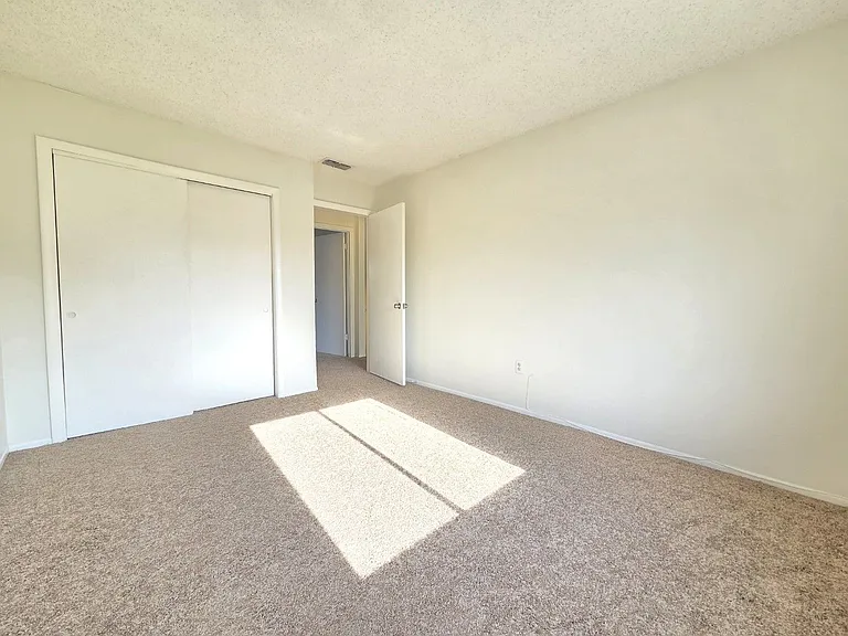 219 Debora Ct — Photo 16