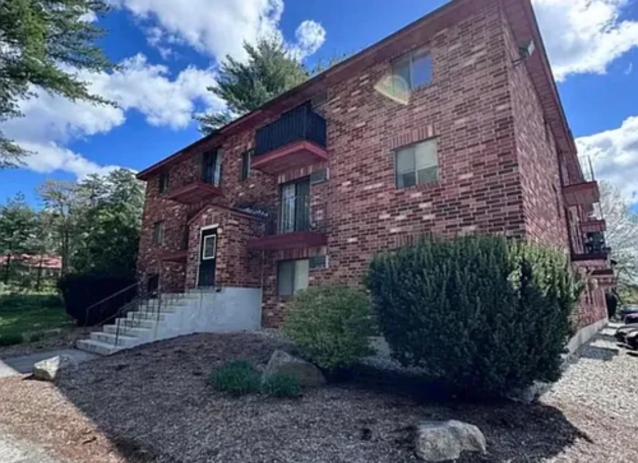 2 bed, 640 sqft, $1,795 — Photo 2