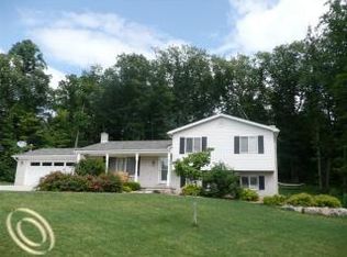 912 Oakcrest Rd, Howell, MI 48843