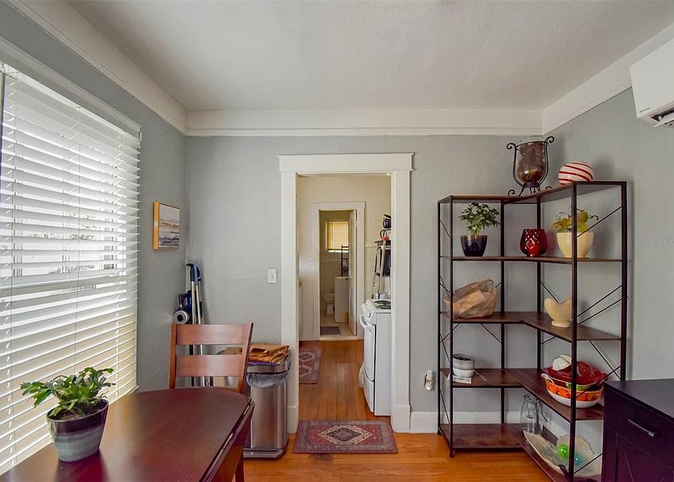 2nd image of 940 BRADSHAW TERRACE