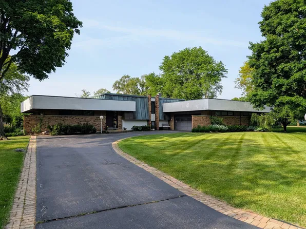 29W261 Iroquois Ct S, Warrenville, IL 60555