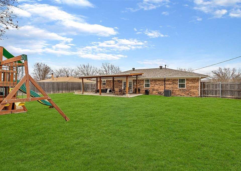 1st image of 810 Dalton Dr