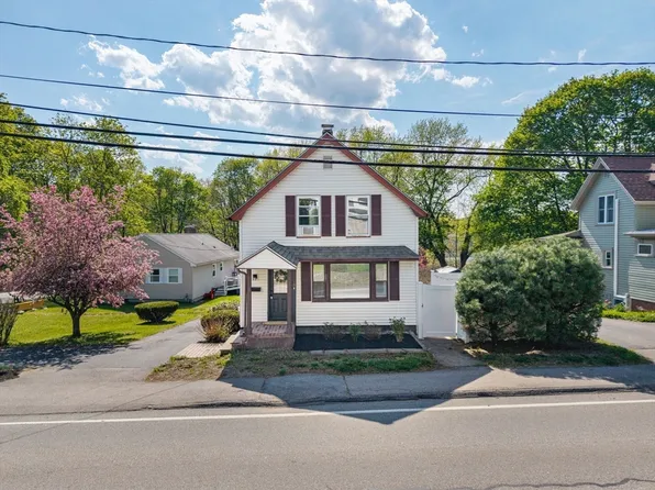 90 Manning St, Hudson, MA 01749