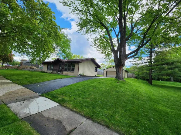 315 Debbie DRIVE, Waukesha, WI 53189