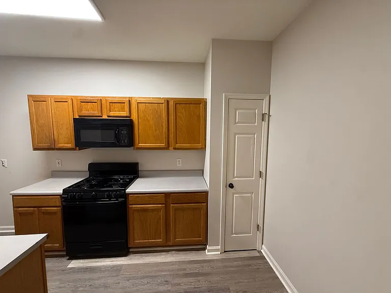 500-502 Greentree Ter — Photo 19