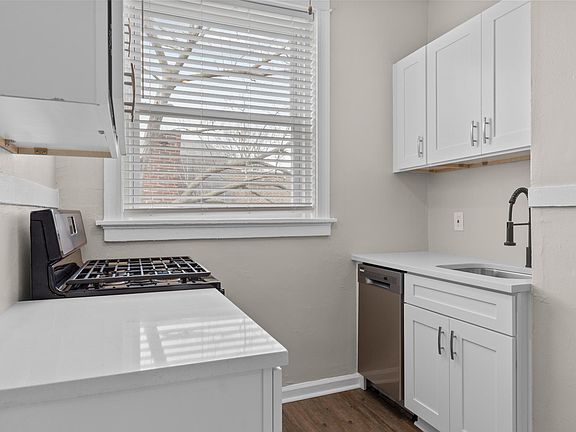 5th image of 4913 Devonshire Ave Unit 2W