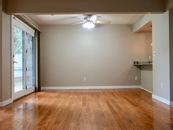 2nd image of 1448 Bobby Ln #9