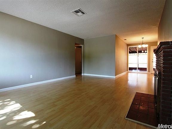 3rd image of 4930 Alcott Dr