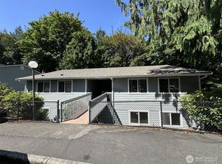 2939 SE Mile Hill Dr APT B2, Pt Orchard, WA 98366